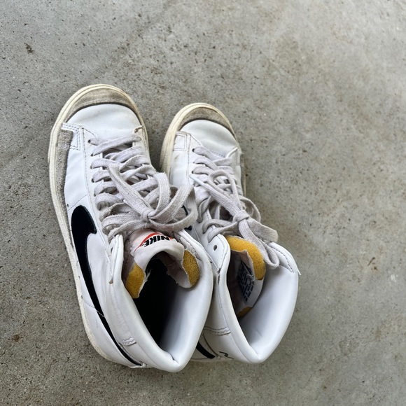 Kids Nike Blazers size 5 - Picture 3 of 6